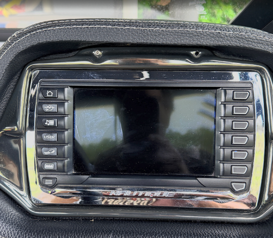 Nautique LINC 2.0 HV700 display with chrome bezel in the dash 78350444