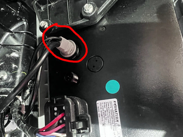 Do not pull out this white plug from the display- disconnect at the USB connection.