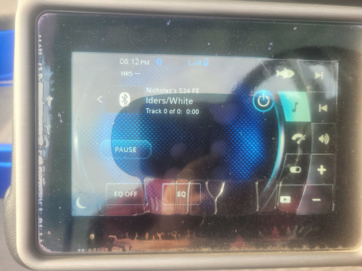 P1001037 Caymas boats screen delamination